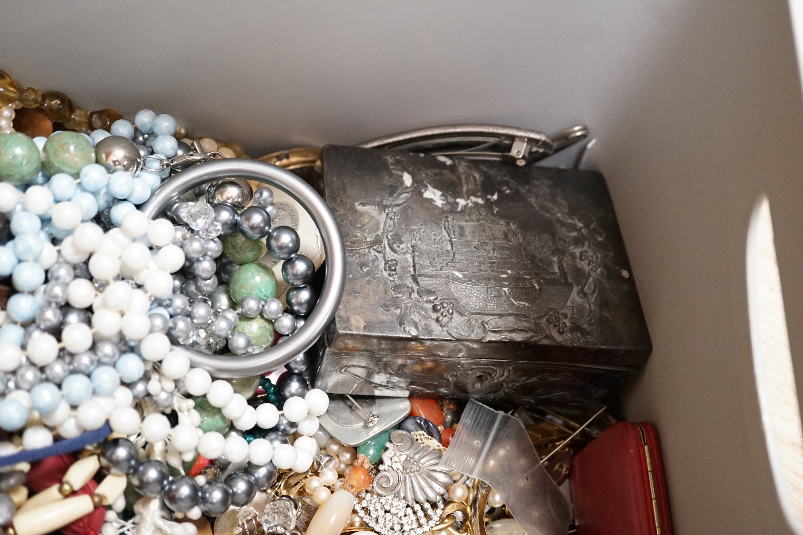 A large quantity of assorted costume jewellery.